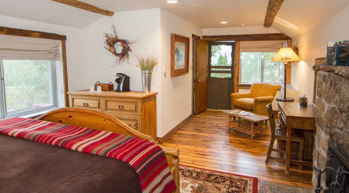 aspen-sitting-room