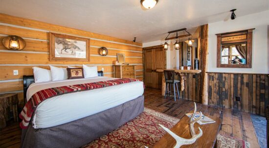 bed in hill east with bar island