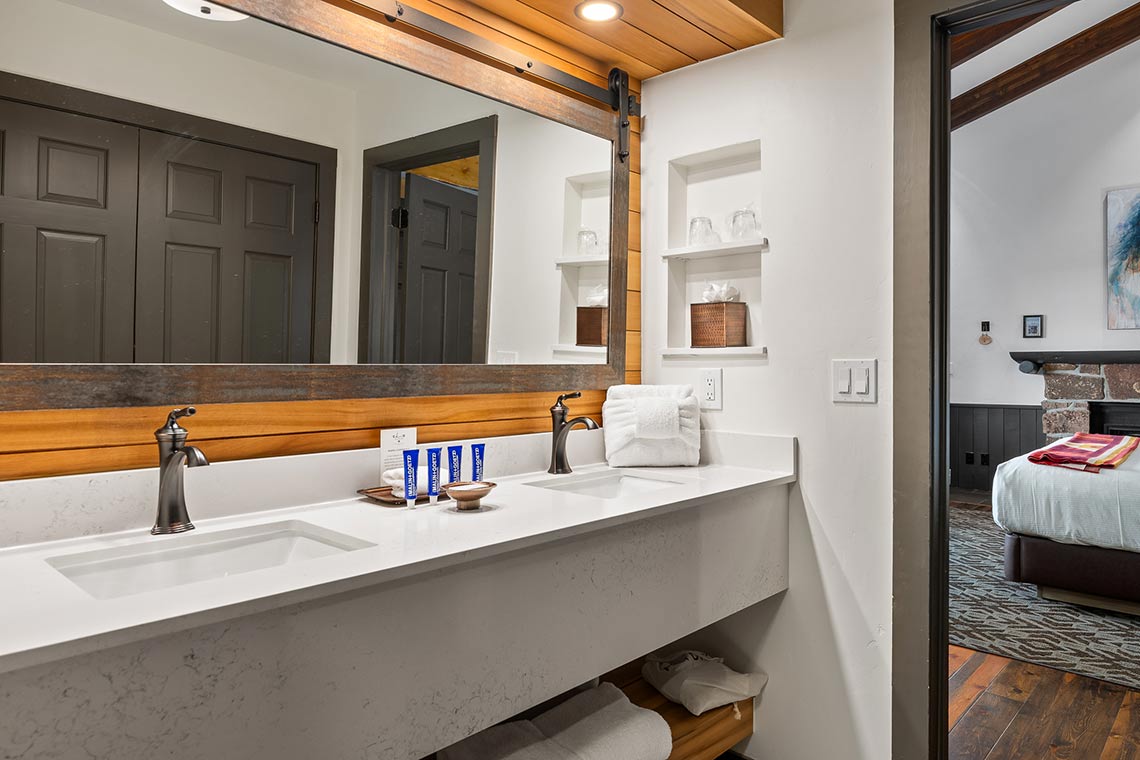 The upper level Roundup rooms have identical bathrooms.