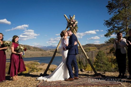 couple kissing at wedding