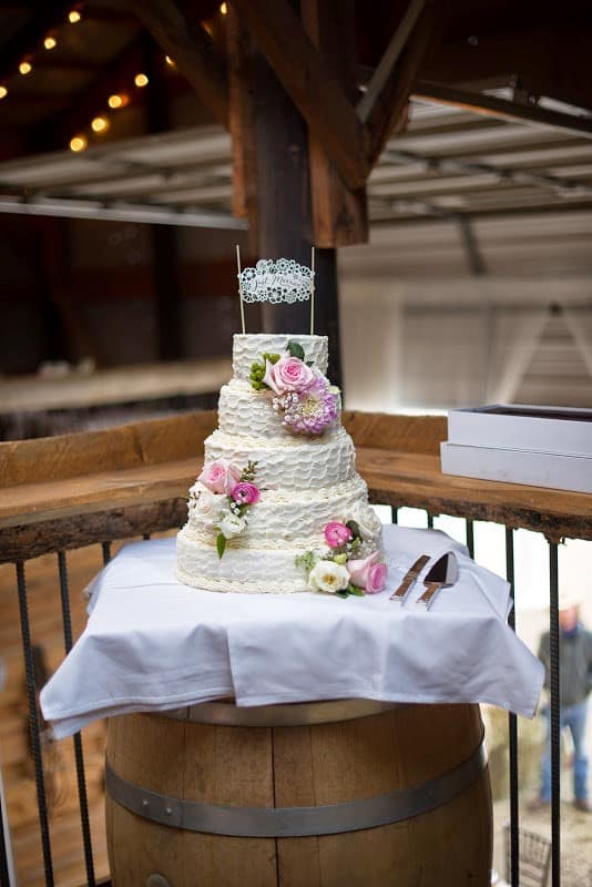 Rustic chic wedding cake