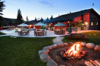 The pool and hot tub outside of the Patio House are a great place to relax and unwind on your Colorado vacation. A campfire lit outside the Patio House at dusk