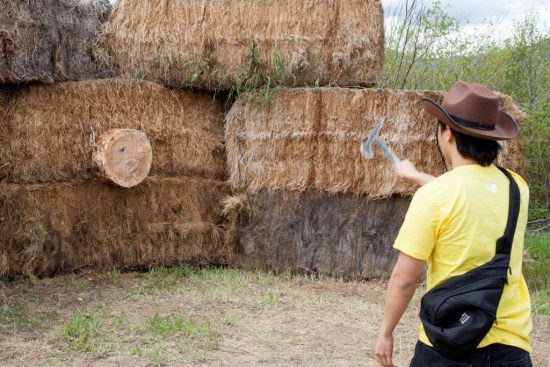 hatchet-throwing