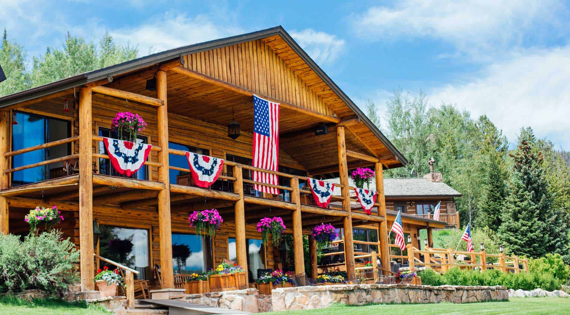 house decorated for fourth of july