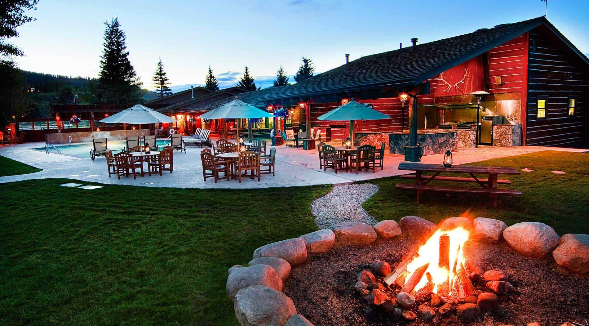 patio area with fire pit