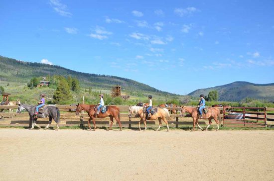 kids-heading-out-on-trail-ride