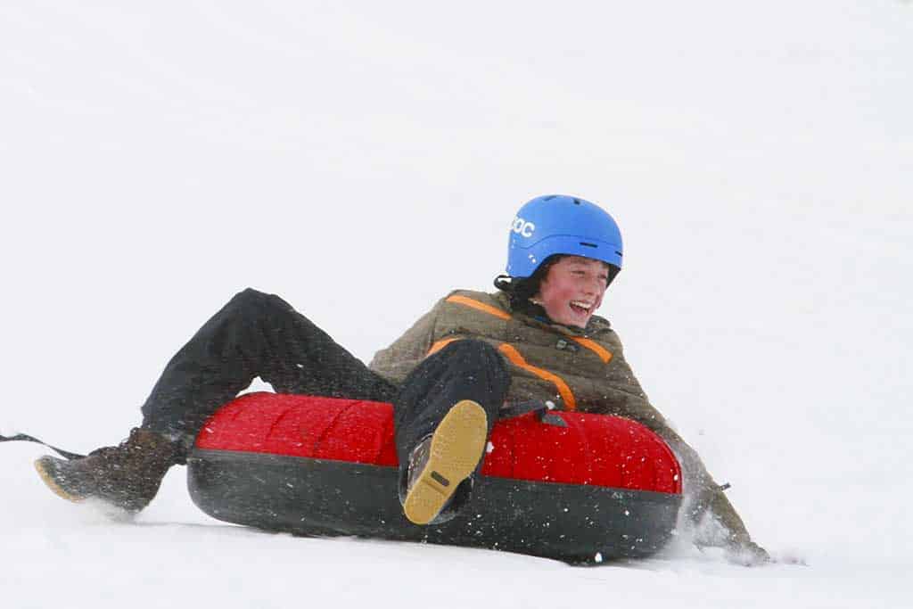 snowtubing-boy